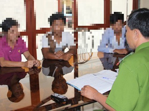 Điện thoại cho cảnh sát 113, rủ... đua xe! Điện thoại cho cảnh sát 113, rủ... đua xe!