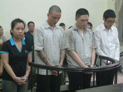 Dùng thẻ tín dụng giả, sắm điện thoại xịn Dùng thẻ tín dụng giả, sắm điện thoại xịn
