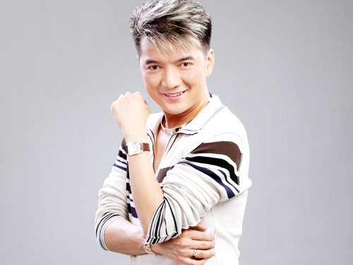 Đàm Vĩnh Hưng hát cùng con trai Hoài Linh Đàm Vĩnh Hưng hát cùng con trai Hoài Linh