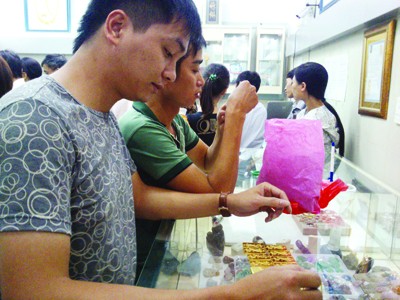Phát hiện 300 lượng vàng nhái SJC Phát hiện 300 lượng vàng nhái SJC
