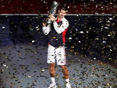 Djokovic ngược dòng hạ Murray để giành ngôi vô địch Djokovic ngược dòng hạ Murray để giành ngôi vô địch