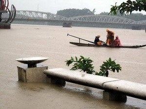 Mưa lũ gây nhiều thiệt hại tại miền Trung Mưa lũ gây nhiều thiệt hại tại miền Trung