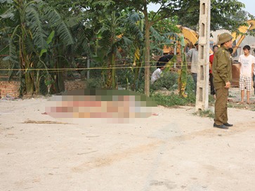Cô gái chết bất thường bên đường Hiện trường nơi phát hiện nạn nhân tử vong