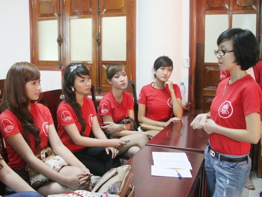 Top 20 thí sinh Imiss họp nhóm, “buôn” ý tưởng Top 20 thí sinh Imiss họp nhóm, “buôn” ý tưởng