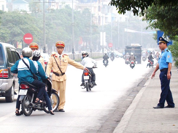 Chuyện bò sữa và người trẻ lệch chuẩn Gia đình cho học sinh dưới tuổi 18 điều khiển xe máy là tiếp tay cho hành vi phạm pháp