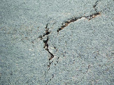 Mặt cầu Thăng Long càng vá càng nứt Các vết nứt mới lại xuất hiện trên mặt cầu