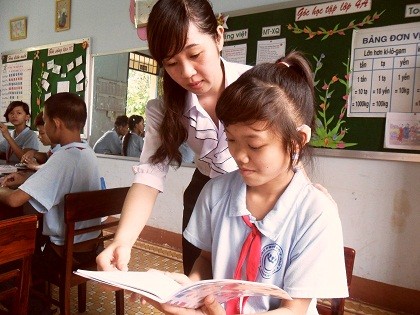 Hai học sinh khiếm thính vẽ tranh, viết chữ đẹp nhất trường Hai học sinh khiếm thính vẽ tranh, viết chữ đẹp nhất trường