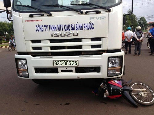Gây tai nạn, bỏ nạn nhân gào khóc dưới bánh xe Gây tai nạn, bỏ nạn nhân gào khóc dưới bánh xe