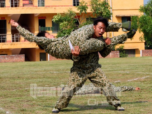 Cận cảnh tuyệt kỹ của bộ đội Đặc công Cận cảnh tuyệt kỹ của bộ đội Đặc công