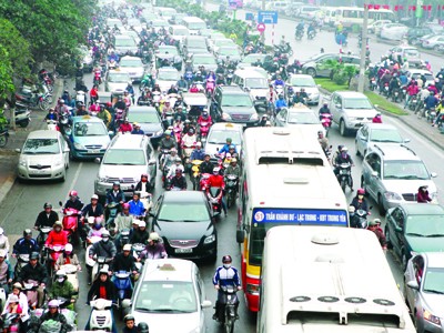 Cả Bộ Giao thông đi làm bằng xe buýt Bộ Giao thông Vận tải sẽ quyết liệt thay đổi bức tranh giao thông hiện nay. Ảnh: Hồng Vĩnh
