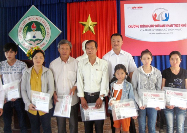 Hỗ trợ nạn nhân trong vụ tai nạn thảm khốc Hỗ trợ nạn nhân trong vụ tai nạn thảm khốc