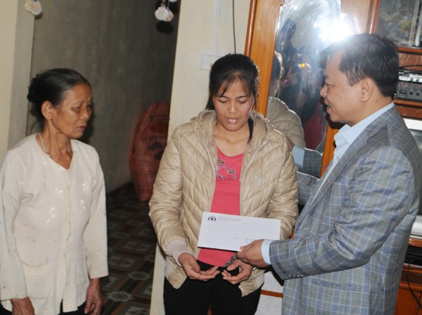 Thăm hỏi, chúc tết gia đình nạn nhân bị tai nạn giao thông Thăm hỏi, chúc tết gia đình nạn nhân bị tai nạn giao thông