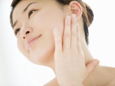 Chăm sóc vùng da cổ hiệu quả Chăm sóc vùng da cổ hiệu quả