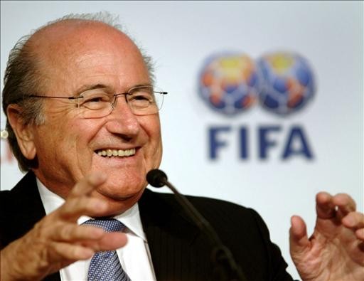 Sepp Blatter dùng 1 tỷ USD để tranh cử Sepp Blatter dùng 1 tỷ USD để tranh cử