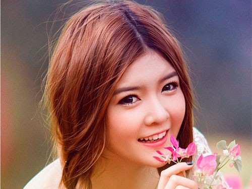 Hot girl xinh như búp bê nói về 'chân dài óc ngắn' Hot girl xinh như búp bê nói về 'chân dài óc ngắn'