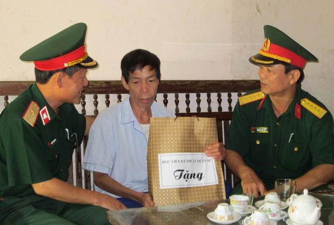 Đẩy mạnh các hoạt động tình nguyện, tri ân người có công Đẩy mạnh các hoạt động tình nguyện, tri ân người có công