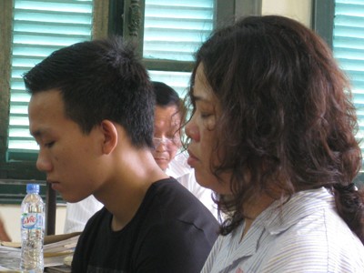 Ra tòa mới... tâm thần Ra tòa mới... tâm thần