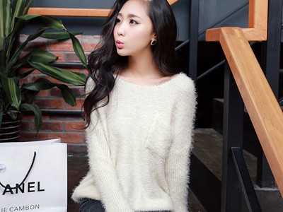 Mix đồ cực chuẩn với ‘hot item’- áo len lông xù Mix đồ cực chuẩn với ‘hot item’- áo len lông xù