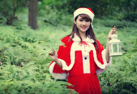 Giúp thiếu nữ có bộ ảnh Noel lung linh Giúp thiếu nữ có bộ ảnh Noel lung linh
