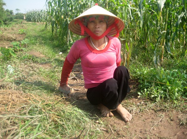 Người đàn bà đi trên hai tay Người đàn bà đi trên hai tay
