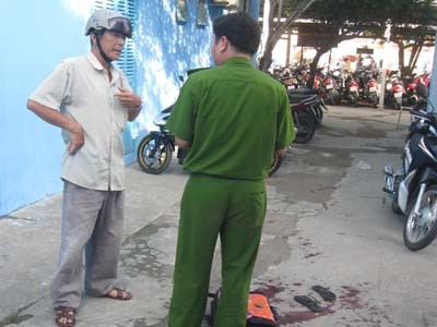 Chú họ đâm cháu trọng thương Chú họ đâm cháu trọng thương