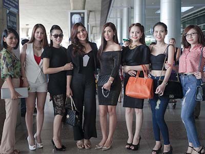 Lâm Chi Khanh đón mỹ nhân chuyển giới Thái Lâm Chi Khanh đón mỹ nhân chuyển giới Thái