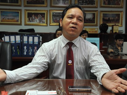 Có 'đàn cá mập' theo sau TS Alan Phan? Có 'đàn cá mập' theo sau TS Alan Phan?