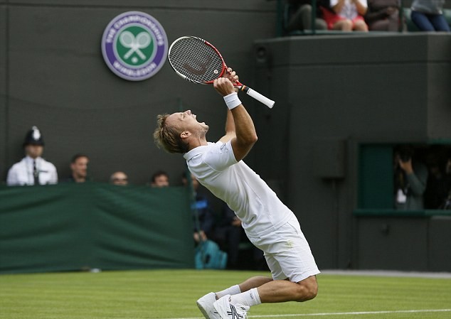 'Địa chấn' ở Wimbledon: Nadal bị loại ngày khai mạc 'Địa chấn' ở Wimbledon: Nadal bị loại ngày khai mạc