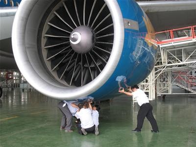Thanh tra Cục Hàng không kết luận vụ ô tô đâm máy bay Thanh tra Cục Hàng không kết luận vụ ô tô đâm máy bay
