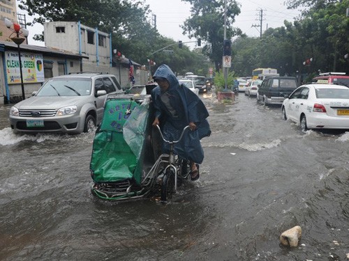 Kinh nghiệm chọn áo mưa và đi xe máy khi trời mưa Kinh nghiệm chọn áo mưa và đi xe máy khi trời mưa