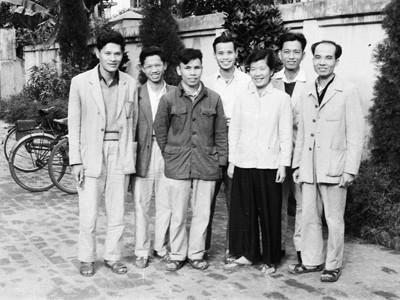 Cố nhân - hồn vẫn quanh đây! Cố nhân - hồn vẫn quanh đây!