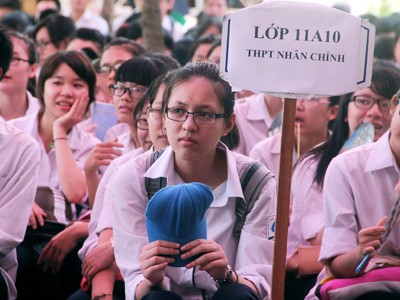 Vì tương lai lập nghiệp Học sinh lắng nghe những chia sẻ về định hướng nghề Ảnh: Cẩm Kỳ