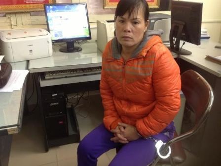 Bắt nữ đối tượng buôn gần 30kg pháo nổ Bắt nữ đối tượng buôn gần 30kg pháo nổ