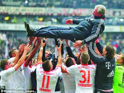 'Hùm xám' thống trị Bundesliga 'Hùm xám' thống trị Bundesliga