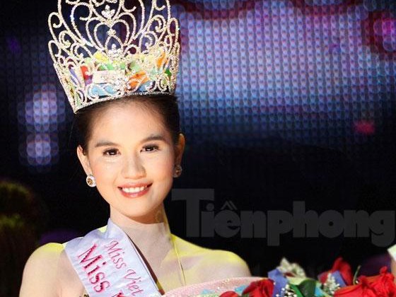 Bị chê ‘phông’ ngắn, Ngọc Trinh vẫn qua cửa ải ứng xử Bị chê ‘phông’ ngắn, Ngọc Trinh vẫn qua cửa ải ứng xử