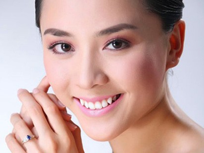 Á hậu Thiên Lý là có gần 15 triệu CP tại NamA Bank Á hậu Thiên Lý là có gần 15 triệu CP tại NamA Bank