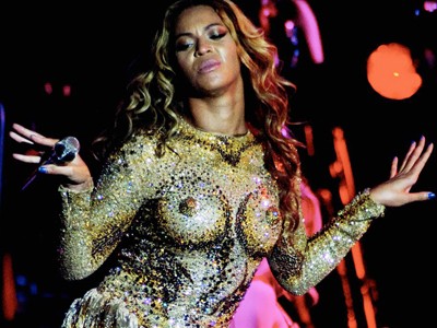 Beyonce lộ ngực với bộ jumpsuit 'độc'? Beyonce lộ ngực với bộ jumpsuit 'độc'?