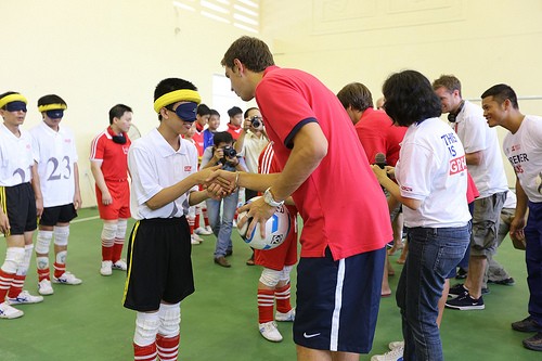 Sao Arsenal bịt mắt đá bóng Sao Arsenal bịt mắt đá bóng