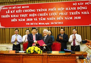 Bộ Xây dựng 'bắt tay' với TP.HCM phát triển nhà ở Bộ Xây dựng 'bắt tay' với TP.HCM phát triển nhà ở