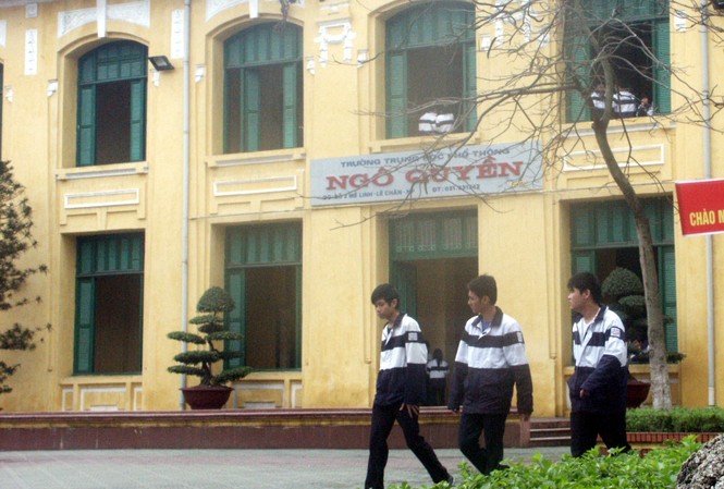 Một học sinh treo cổ tự vẫn vì bị thầy giáo mắng? Một học sinh treo cổ tự vẫn vì bị thầy giáo mắng?