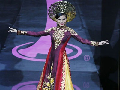 Áo dài Việt Nam là trang phục đẹp nhất châu Á Áo dài Việt Nam là trang phục đẹp nhất châu Á