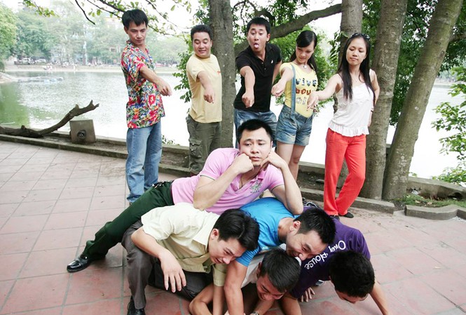 Xuân Bắc - Tự Long 'biến thể' nhân 1-6 Các nghệ sĩ đang tập vở Ben - cậu bé biến thể. Ảnh: Nghệ sĩ cung cấp