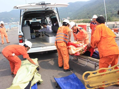 Tàu đâm nhau, 11 thuyền viên lâm nạn Hai nạn nhân xấu số trong vụ tàu đâm nhau trên biển Ảnh: Nam Cường
