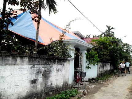 Thương tâm con tâm thần đập nát đầu bố đẻ Thương tâm con tâm thần đập nát đầu bố đẻ