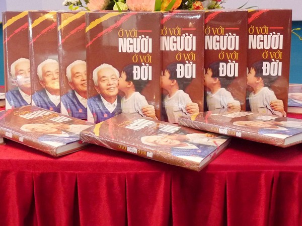 Đại tướng Võ Nguyên Giáp - Ở với người, ở với đời Đại tướng Võ Nguyên Giáp - Ở với người, ở với đời