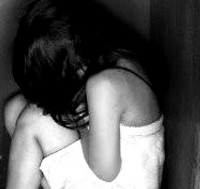 Tá hỏa thấy cô gái không mặc quần ở nghĩa địa Tá hỏa thấy cô gái không mặc quần ở nghĩa địa