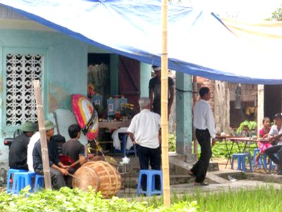 Nghi án giết vợ con vì thua cá độ bóng đá Nghi án giết vợ con vì thua cá độ bóng đá