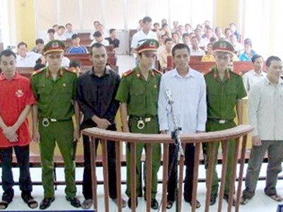 Phạt tù nhóm đối tượng chống chính quyền nhân dân Phạt tù nhóm đối tượng chống chính quyền nhân dân