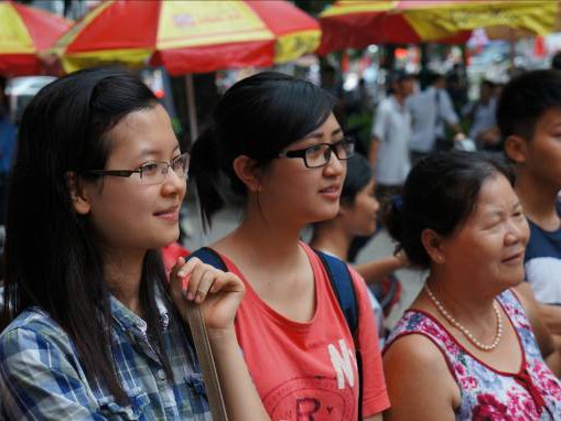 Khuyến mại lớn 'Rộn ràng trống hội khai trường Khuyến mại lớn 'Rộn ràng trống hội khai trường"