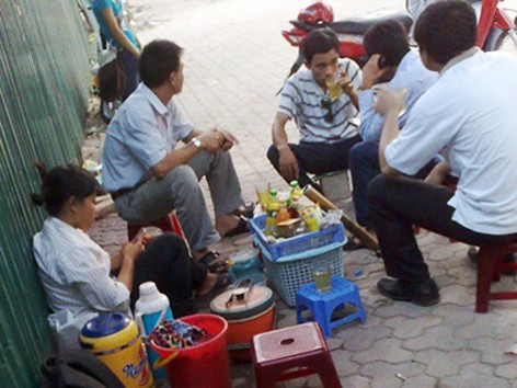 Bán trà đá, giữ xe, sửa giày kiếm bạc triệu/ngày Bán trà đá, giữ xe, sửa giày kiếm bạc triệu/ngày